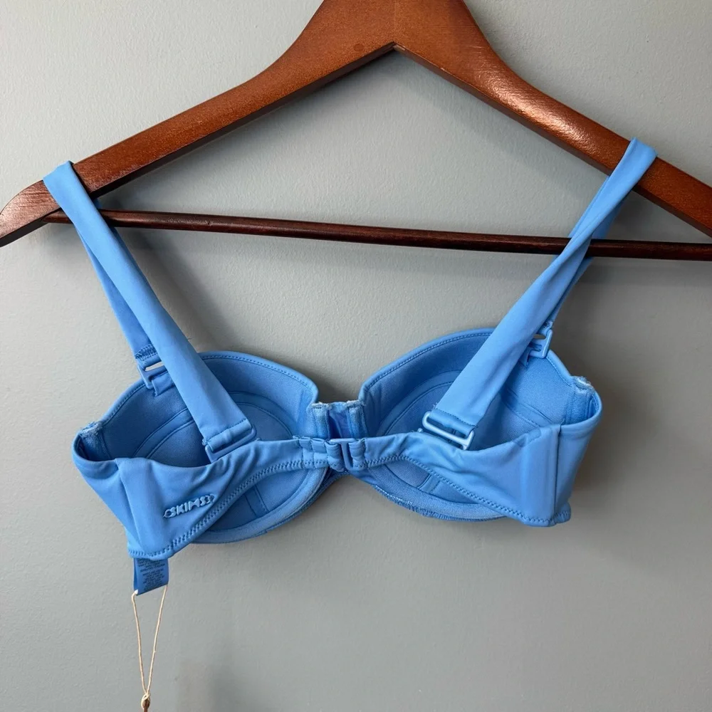 SKIMS Signature Swim Strapless Underwire Top w/Straps in Tide. NWT. Women’s XXS